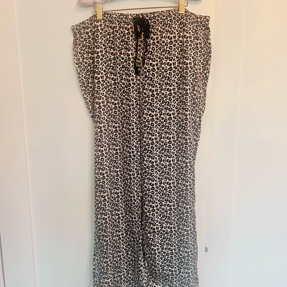 NWT Ann Taylor factory pajama set in leopard print. Top is medium, pants large - Picture 9 of 9